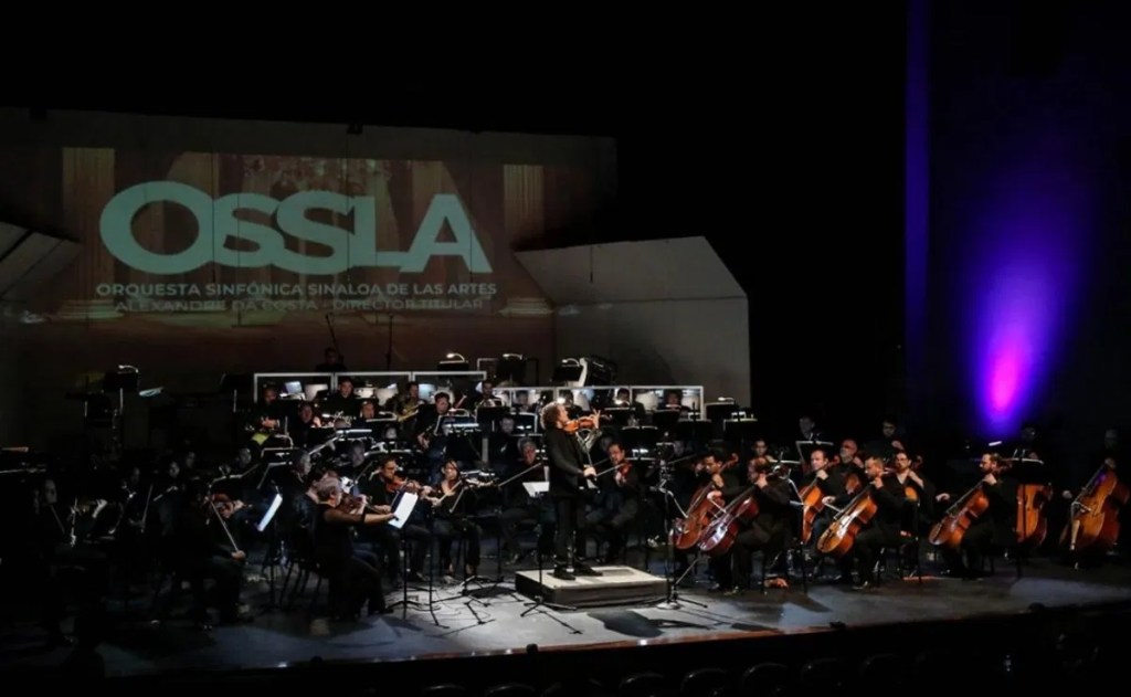 La OSSLA y Josu Okiñena durante la apertura de la Temporada de Primavera 2026 en el Teatro Pablo de Villavicencio.
